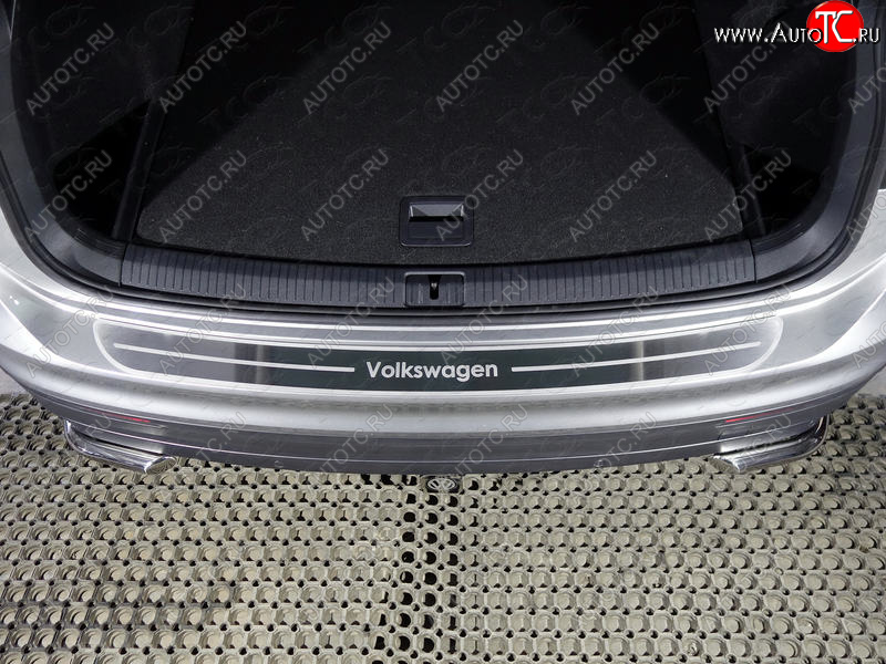 3 099 р. Накладка на задний бампер, ТСС Тюнинг  Volkswagen Tiguan  Mk2 (2016-2022) ( шлифованный надпись Volkswagen)  с доставкой в г. Калуга