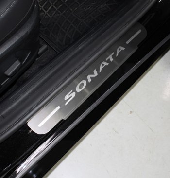 4 469 р. Накладки на порожки салона ТСС Тюнинг  Hyundai Sonata  DN8 (2019-2024) (лист шлифованный, надпись Sonata)  с доставкой в г. Калуга. Увеличить фотографию 1