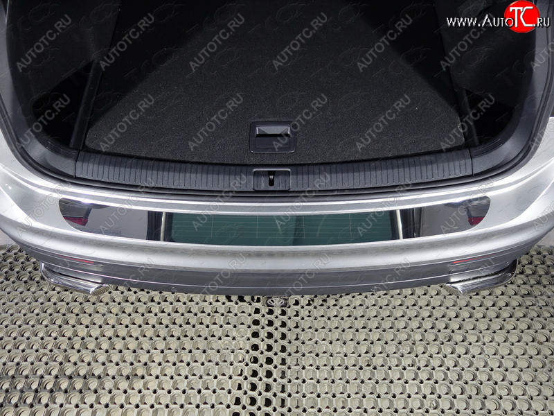 3 199 р. Накладка на задний бампер ТСС Тюнинг  Volkswagen Tiguan  Mk2 (2016-2020) (лист зеркальный)  с доставкой в г. Калуга