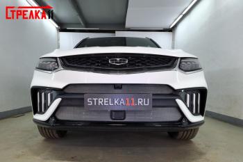 2 699 р. Защита радиатора (верх, с камерой) Стрелка11 Стандарт  Geely Tugella  FY11,HPBA4 (2022-2024) рестайлинг (черная)  с доставкой в г. Калуга. Увеличить фотографию 1