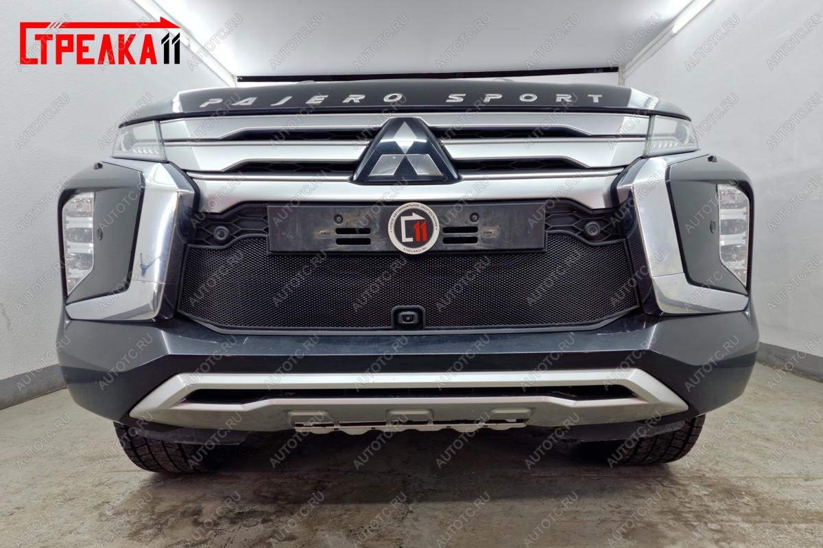 2 799 р. Защита радиатора Стрелка11 Стандарт Mitsubishi Pajero Sport QF рестайлинг (2019-2022) (черная)  с доставкой в г. Калуга