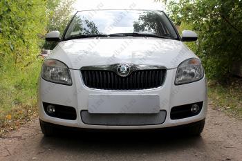 2 499 р. Защита радиатора Стрелка11 Стандарт  Skoda Fabia  Mk2 (2007-2010) универсал дорестайлинг, хэтчбэк дорестайлинг (хром)  с доставкой в г. Калуга. Увеличить фотографию 1