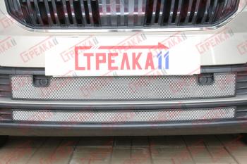 4 649 р. Защита радиатора (низ 2 части) Стрелка11 Стандарт  Skoda Karoq  NU7 (2020-2024) рестайлинг (хром)  с доставкой в г. Калуга. Увеличить фотографию 1