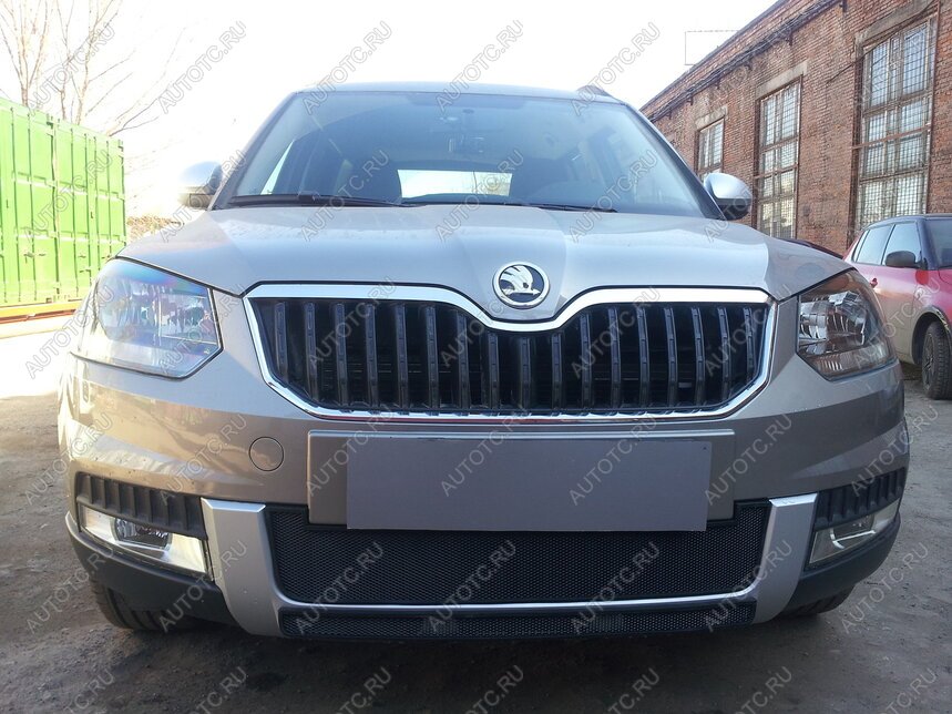 2 179 р. Защита радиатора (нижняя) (Outdoor) Стрелка11 Стандарт  Skoda Yeti (2013-2018) (черная)  с доставкой в г. Калуга