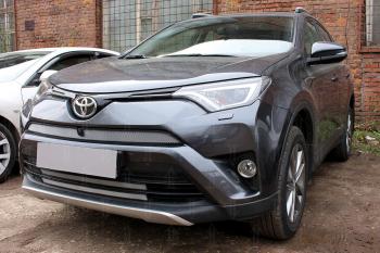 2 599 р. Защита радиатора (верх с камерой) Стрелка11 Стандарт  Toyota RAV4  XA40 (2015-2019) 5 дв. рестайлинг (хром)  с доставкой в г. Калуга. Увеличить фотографию 1