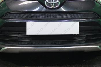 2 499 р. Защита радиатора (верх) Стрелка11 Стандарт  Toyota RAV4  XA40 (2015-2019) 5 дв. рестайлинг (черная)  с доставкой в г. Калуга. Увеличить фотографию 1