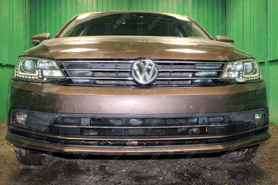 4 199 р. Защита радиатора (3 части с парктроником) Стрелка11 Стандарт  Volkswagen Jetta  A6 (2015-2018) седан рестайлинг (черная)  с доставкой в г. Калуга