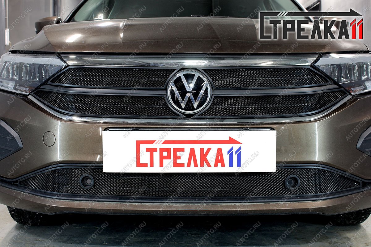 4 849 р. Защита радиатора (верх 4 части) Exclusive Стрелка11 Стандарт Volkswagen Polo Mk6 лифтбек (2020-2022) (черная)  с доставкой в г. Калуга