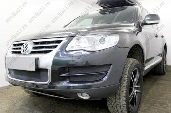 3 099 р. Защита радиатора (боковая 4 части) Стрелка11 Стандарт  Volkswagen Touareg  GP (2006-2010) рестайлинг (черная)  с доставкой в г. Калуга. Увеличить фотографию 2