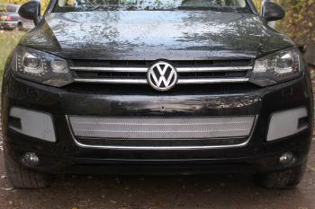 3 399 р. Защита радиатора (боковая 2 части) Стрелка11 Стандарт  Volkswagen Touareg  NF (2010-2014) дорестайлинг (хром)  с доставкой в г. Калуга. Увеличить фотографию 1