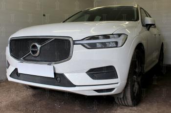 3 499 р. Защита радиатора (Inscription) (верх 2 части) Стрелка11 Стандарт  Volvo XC60 (2017-2022) (черная)  с доставкой в г. Калуга. Увеличить фотографию 1