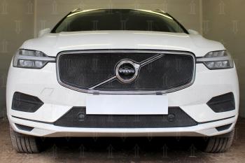 3 499 р. Защита радиатора (Inscription) (верх 2 части) Стрелка11 Стандарт Volvo XC60 (2017-2022) (черная)  с доставкой в г. Калуга. Увеличить фотографию 2