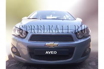 599 р. Зимняя заглушка решетки радиатора (верх) Стрелка11 Chevrolet Aveo T300 седан (2011-2015) (черная)  с доставкой в г. Калуга. Увеличить фотографию 1