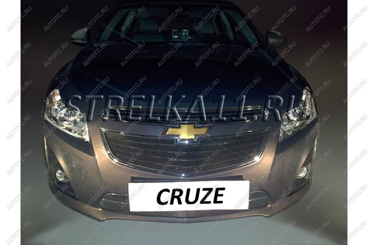 599 р. Зимняя заглушка решетки радиатора (верх) Стрелка11 Chevrolet Cruze J300 седан рестайлинг (2012-2015) (черная)  с доставкой в г. Калуга