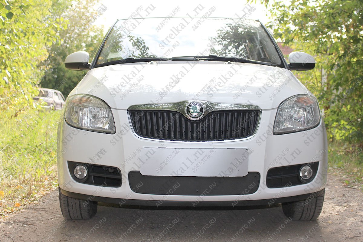 599 р. Зимняя заглушка решетки радиатора (низ) Стрелка11  Skoda Fabia  Mk2 (2007-2010) универсал дорестайлинг, хэтчбэк дорестайлинг (черная)  с доставкой в г. Калуга