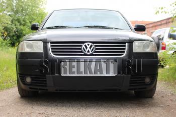 599 р. Зимняя заглушка решетки радиатора Стрелка11  Volkswagen Passat  B5.5 (2000-2005) седан рестайлинг, универсал рестайлинг (черная)  с доставкой в г. Калуга. Увеличить фотографию 1