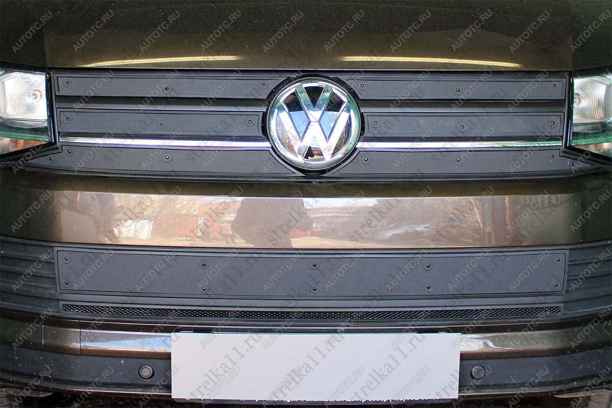 599 р. Зимняя заглушка решетки радиатора (низ) (TrendLine) Стрелка11  Volkswagen Caravelle  T6 - Transporter  T6 (черная)  с доставкой в г. Калуга