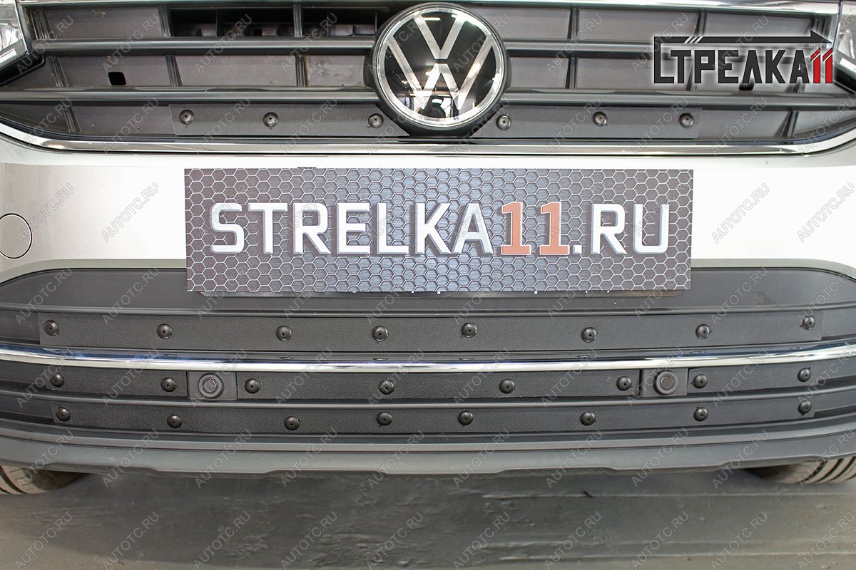 599 р. Зимняя заглушка решетки радиатора (верх) Стрелка11 Volkswagen Tiguan Mk2 рестайлинг (2020-2022) (черная)  с доставкой в г. Калуга