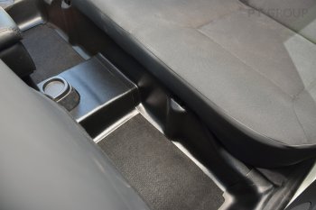 1 999 р. Накладки на ковролин заднего ряда Petroil Tuning Renault Duster HS дорестайлинг (2010-2015)  с доставкой в г. Калуга. Увеличить фотографию 3