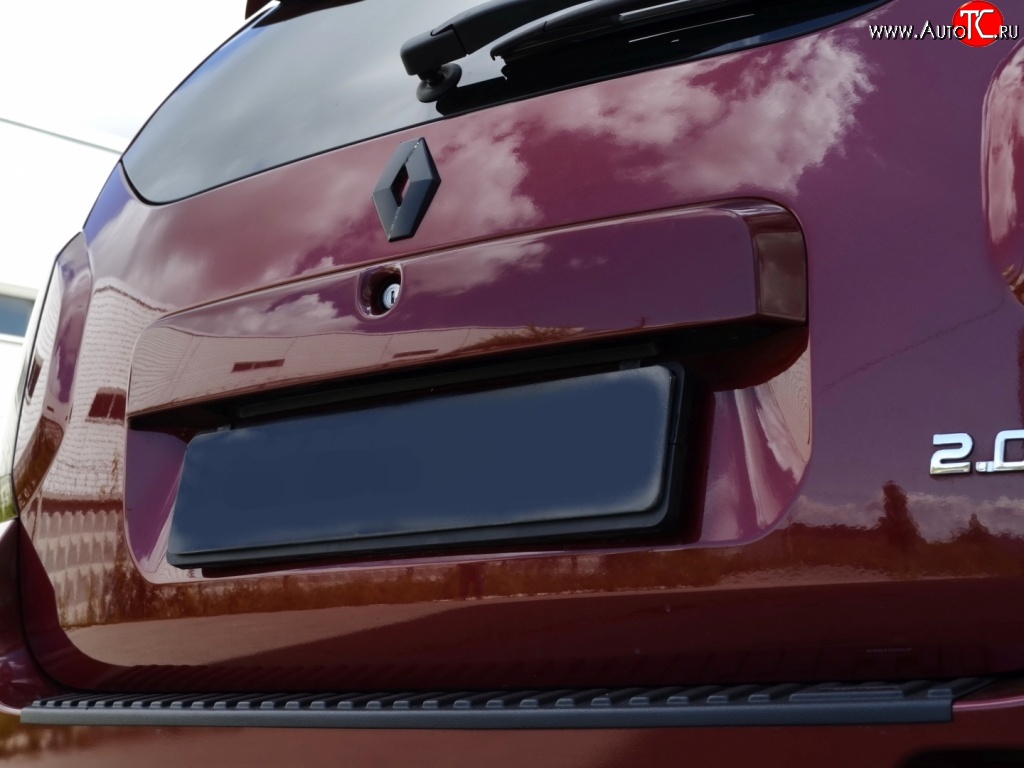 1 549 р. Накладка на пятую дверь Антихром Kart RS Renault Duster HS дорестайлинг (2010-2015) (Тисненный пластик)  с доставкой в г. Калуга