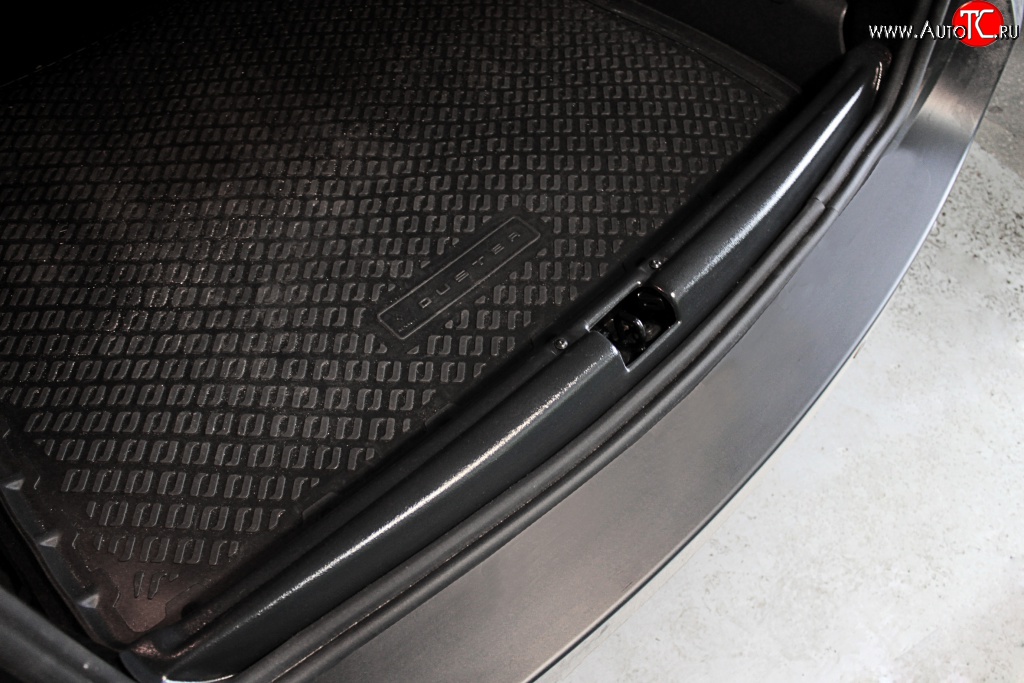 1 279 р. Пластиковый порожек RA в багажник автомобиля Renault Duster HS рестайлинг (2015-2021)  с доставкой в г. Калуга