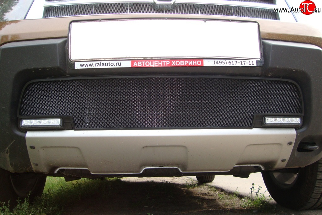 2 099 р. Сетка (с вырезами под ДХО) на бампер Russtal (черная) Renault Duster HS дорестайлинг (2010-2015)  с доставкой в г. Калуга