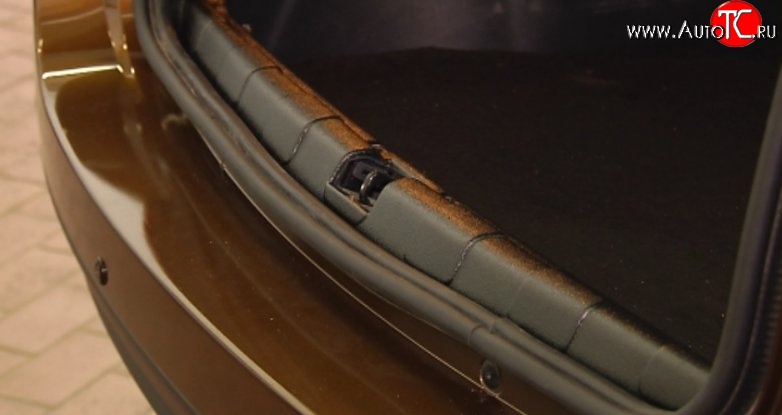 949 р. Пластиковый порожек в багажник автомобиля Petroil Tuning Renault Duster HS рестайлинг (2015-2021)  с доставкой в г. Калуга