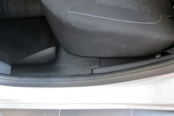 3 089 р. Накладки на ковролин пола Petroil Tuning  Renault Logan  2 (2014-2024) (Боковые)  с доставкой в г. Калуга. Увеличить фотографию 2