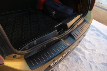 1 089 р. Накладка в проём багажника АртФорм  Renault Sandero  (B8) (2014-2018)  с доставкой в г. Калуга. Увеличить фотографию 2