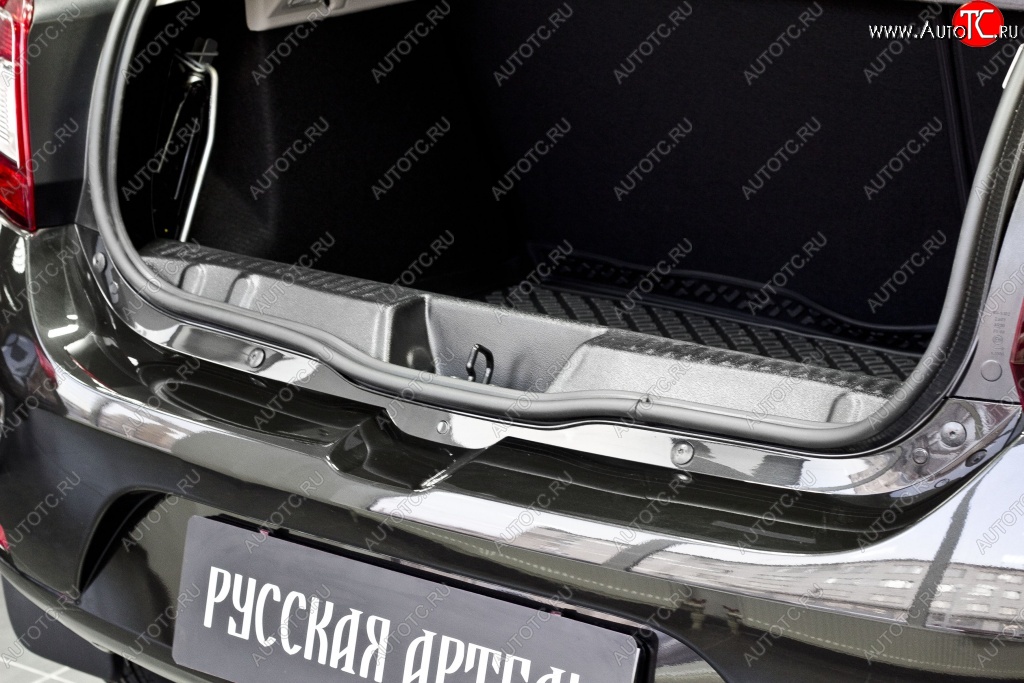 1 559 р. Пластиковый порожек в багажник автомобиля RA Renault Sandero (B8) дорестайлинг (2014-2018)  с доставкой в г. Калуга