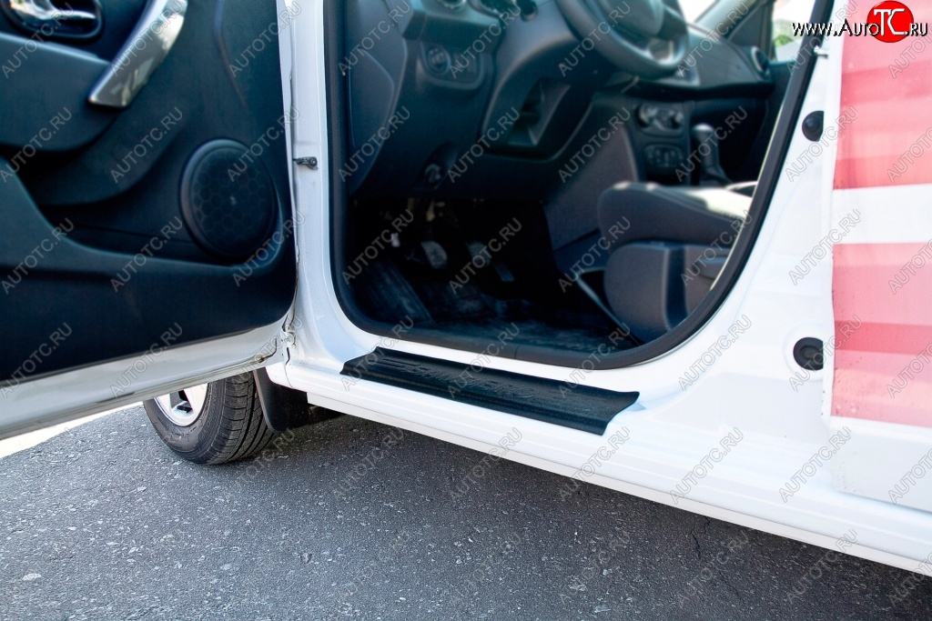 1 889 р. Накладки на порожки автомобиля RA (комплект)  Renault Sandero  (B8) (2014-2024)  с доставкой в г. Калуга