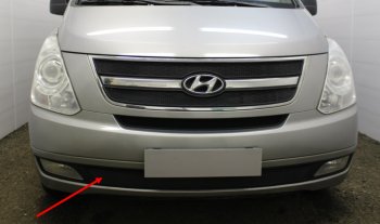 2 999 р. Защитная сетка радиатора в передний бампер (ячейка 3х7 мм, под буксировочный крюк) Стрелка11 Стандарт  Hyundai Starex/Grand Starex/H1  2 TQ (2007-2013) (цвет: черный)  с доставкой в г. Калуга. Увеличить фотографию 1