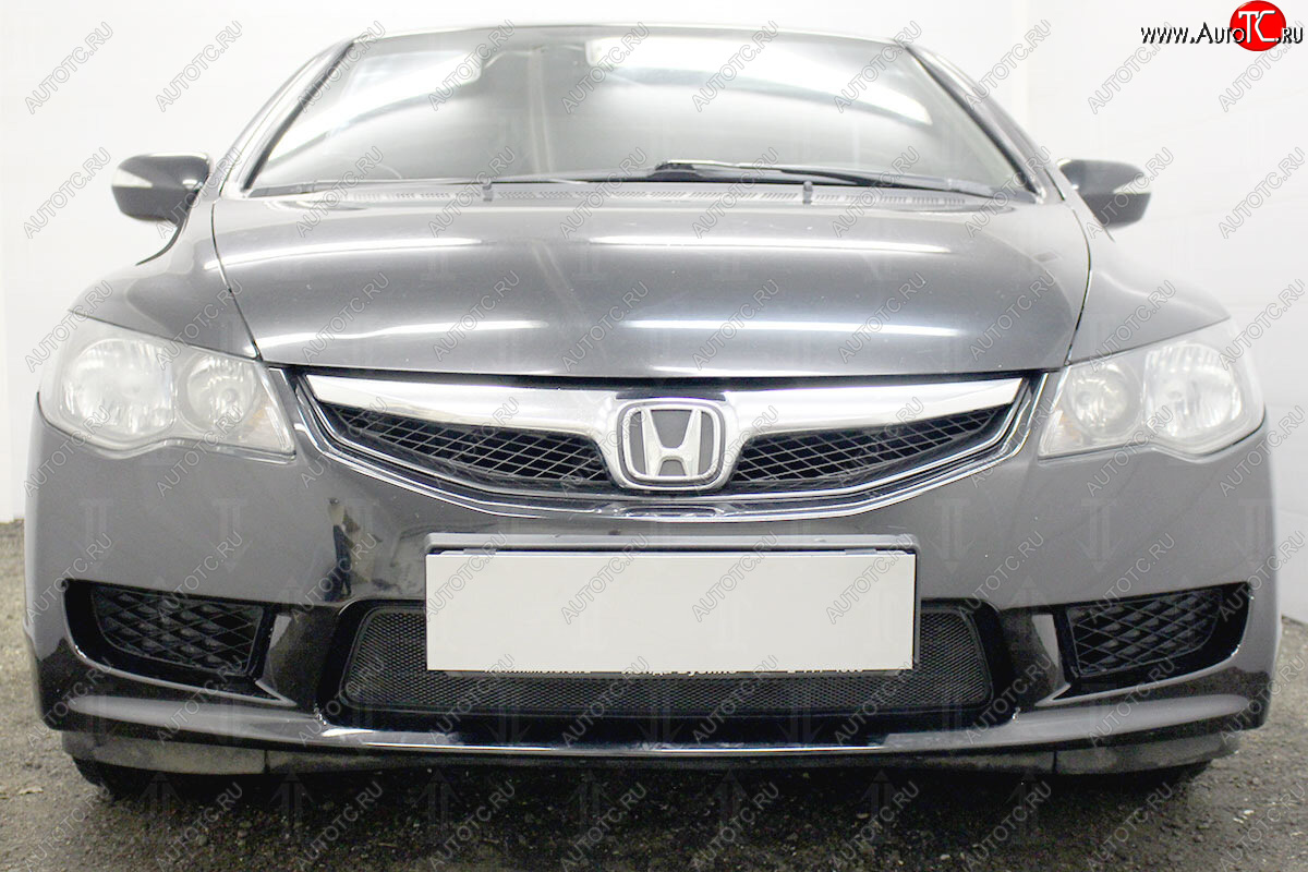 2 969 р. Защитная сетка радиатора в бампер (ячейка 3х7 мм) Стрелка11 Стандарт Honda Civic 8 FD рестайлинг седан (2009-2011) (черная)  с доставкой в г. Калуга