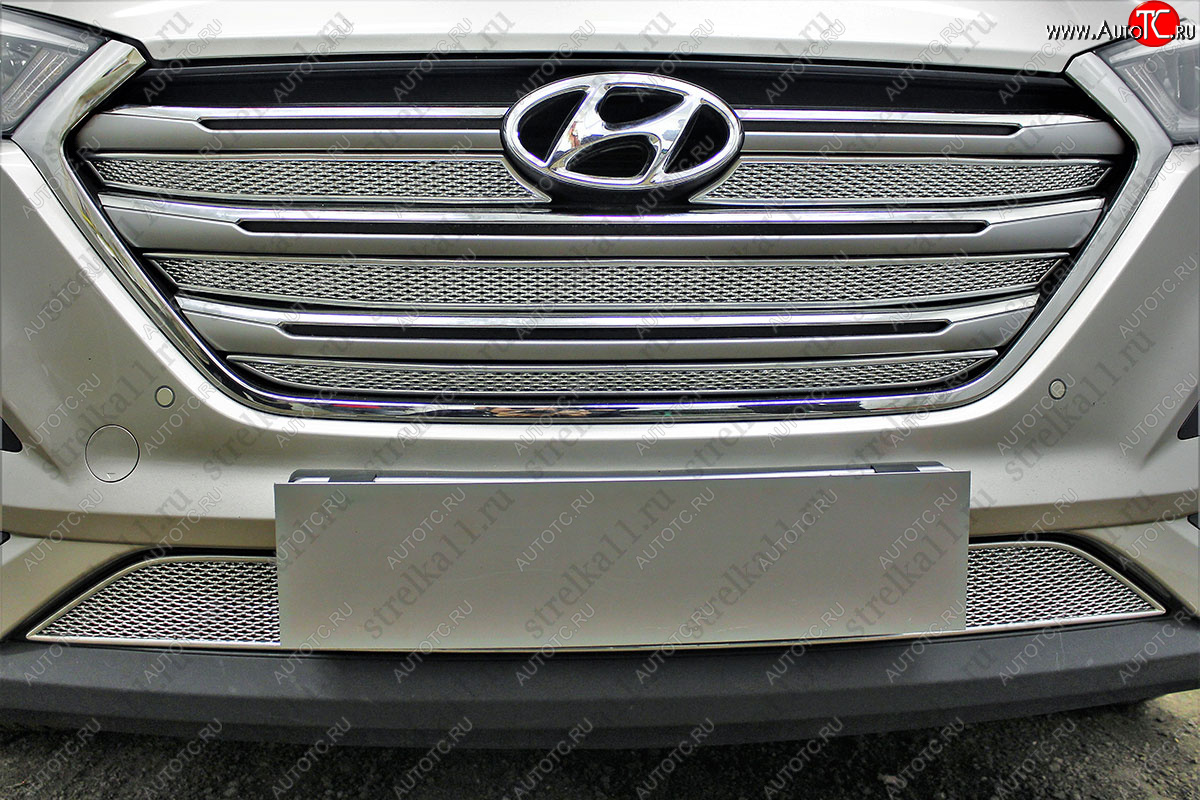 11 799 р. Защитная сетка радиатора в бампер (ячейка 3х7 мм, верх, 4 части, Travel,Prime,Dynamic, High) Стрелка11 Стандарт  Hyundai Tucson  3 TL (2015-2018) (хром)  с доставкой в г. Калуга