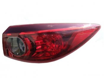 3 699 р. Правый фонарь задний (внешний) BodyParts  Mazda 3/Axela  BM (2013-2019)  с доставкой в г. Калуга. Увеличить фотографию 1