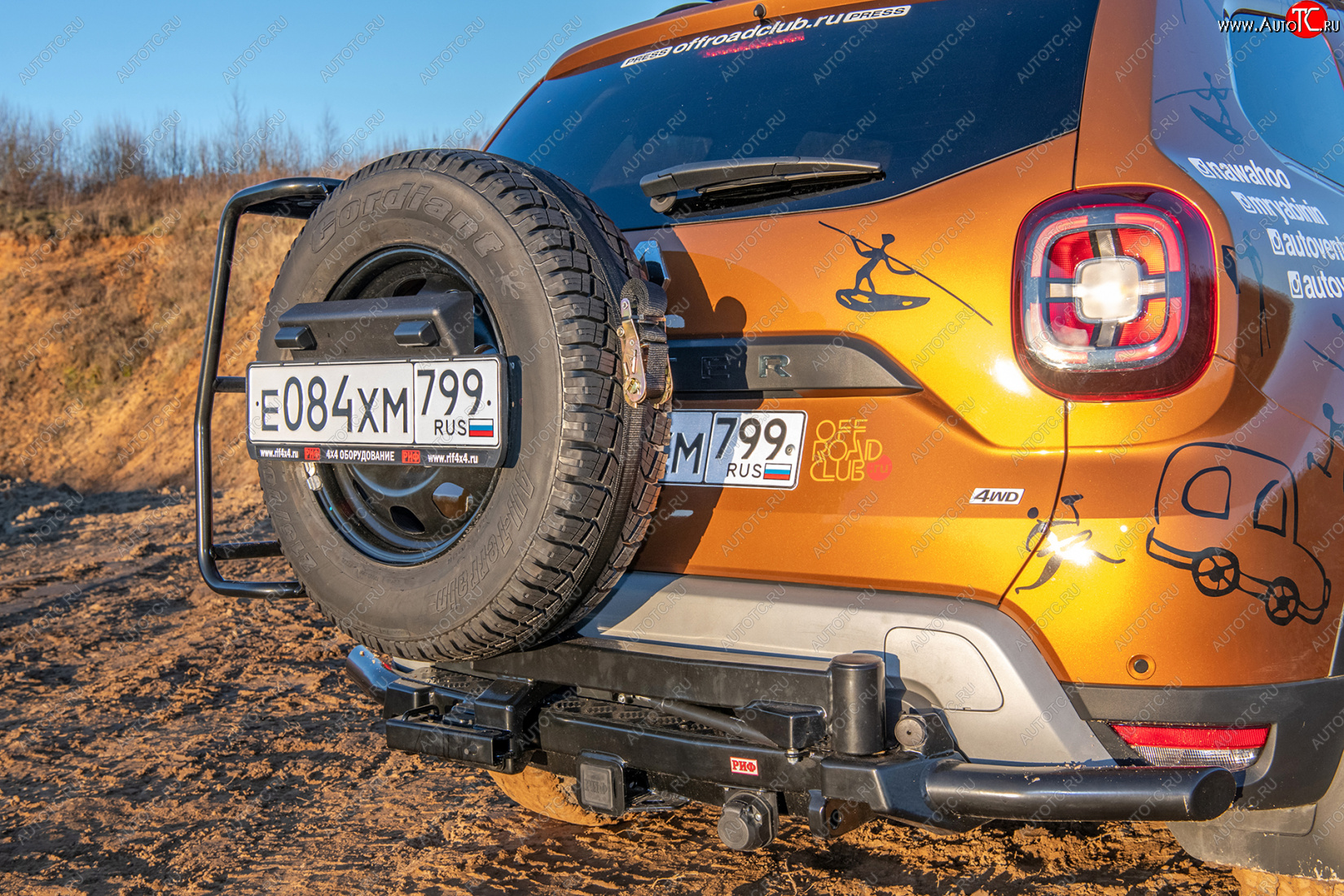 67 999 р. Бампер силовой задний РИФ Renault Duster HS рестайлинг (2015-2021) (С квадратом под фаркоп, калиткой и подсветкой номера)  с доставкой в г. Калуга