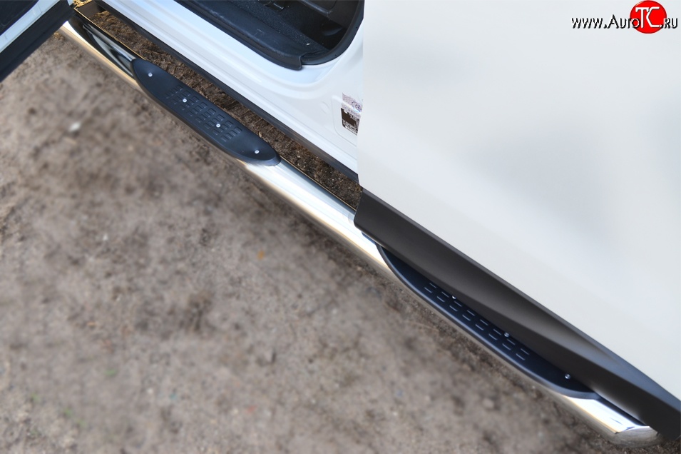 18 799 р. Защита порогов с пластиковыми вставками для ног из круглой трубы диаметром 76 мм Russtal  Subaru Forester  SJ (2012-2016) (Защита порогов с со скосами на торцах (вариант 1))  с доставкой в г. Калуга