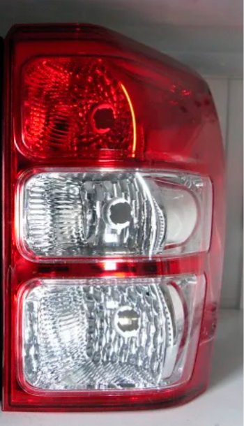 9 599 р. Правый фонарь Оригинал Suzuki Grand Vitara JT 3 двери 1-ый рестайлинг (2008-2012)  с доставкой в г. Калуга. Увеличить фотографию 1