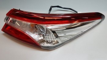 24 399 р. Правый фонарь задний внешний Original Toyota Camry XV70 дорестайлинг (2017-2021)  с доставкой в г. Калуга. Увеличить фотографию 1
