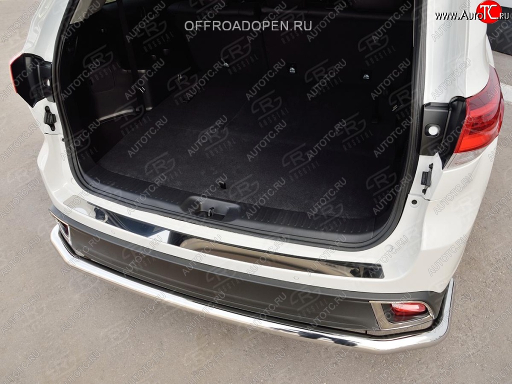 2 199 р. Накладка на задний бампер Russtal  Toyota Highlander  XU50 (2016-2020) (полированная нержавейка)  с доставкой в г. Калуга