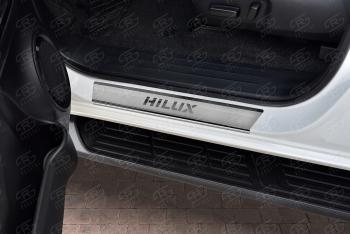 2 189 р. Накладки порожков салона Russtal  Toyota Hilux  AN120 (2016-2024) (нержавейка шлифованная с надписью)  с доставкой в г. Калуга. Увеличить фотографию 2