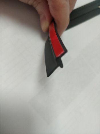 Универсальный уплотнитель FlexLine (на самоклеящейся основе, лепесток 9 mm, 1 погонный метр) CITROEN C4 Grand Picasso (2014-2016)