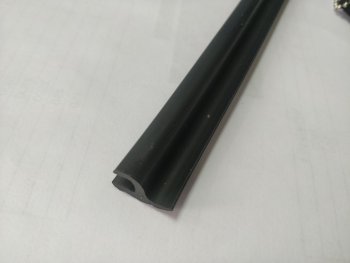 299 р. Универсальный уплотнитель FlexLine (16 mm U-LIP с хром полосой, 1 погонный метр) Geely Binyue SX11 дорестайлинг (2018-2021)  с доставкой в г. Калуга. Увеличить фотографию 3