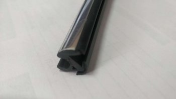 Универсальный уплотнитель FlexLine (8 mm U-LIP 2 лепестка, хромированная полоса, 1 погонный метр) Лада Калина Cross 2194 универсал (2014-2018)