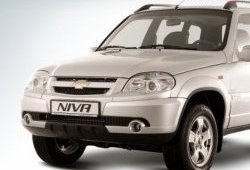 9 999 р. Передний бампер (рестайлинг) Бертоне  Chevrolet Niva  2123 (2009-2020), Лада 2123 (Нива Шевроле) (2009-2021) (Окрашенный (комплектация Люкс))  с доставкой в г. Калуга. Увеличить фотографию 1