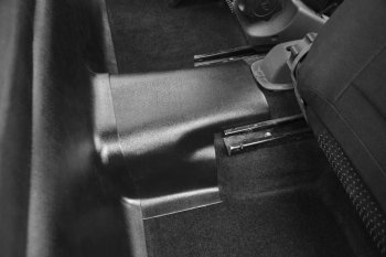 2 449 р. Накладки на ковролин пола Petroil Tuning Лада Гранта FL 2191 лифтбэк рестайлинг (2018-2024) (Задние под сиденье и на тоннель пола)  с доставкой в г. Калуга. Увеличить фотографию 4
