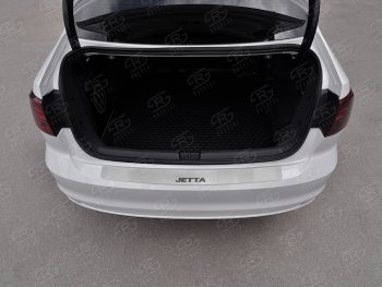 3 299 р. Защитная накладка заднего бампера Russtal  Volkswagen Jetta  A6 (2015-2018) (Нержавейка шлифованная с надписью)  с доставкой в г. Калуга. Увеличить фотографию 1