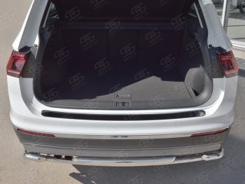 1 649 р. Накладка на задний бампер (лист нерж зеркальный) Russtal  Volkswagen Tiguan  Mk2 (2016-2020) (Неокрашенная)  с доставкой в г. Калуга. Увеличить фотографию 1