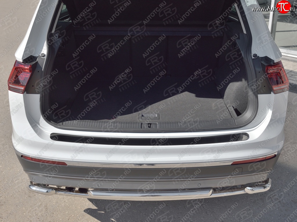 1 649 р. Накладка на задний бампер (лист нерж зеркальный) Russtal  Volkswagen Tiguan  Mk2 (2016-2020) (Неокрашенная)  с доставкой в г. Калуга