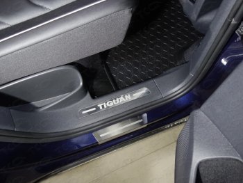 1 099 р. Пороги накладки задние ТСС  Volkswagen Tiguan  Mk2 (2016-2022) (нержавейка полированная, надпись Tiguan)  с доставкой в г. Калуга. Увеличить фотографию 1